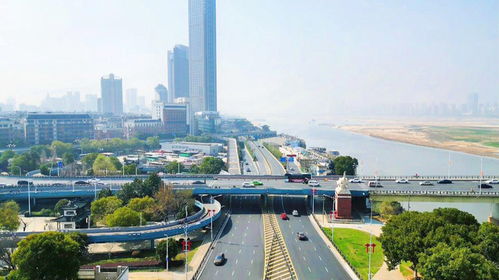 南昌東湖區(qū)的時(shí)代脈動 上午九點(diǎn)五十分的震撼現(xiàn)場